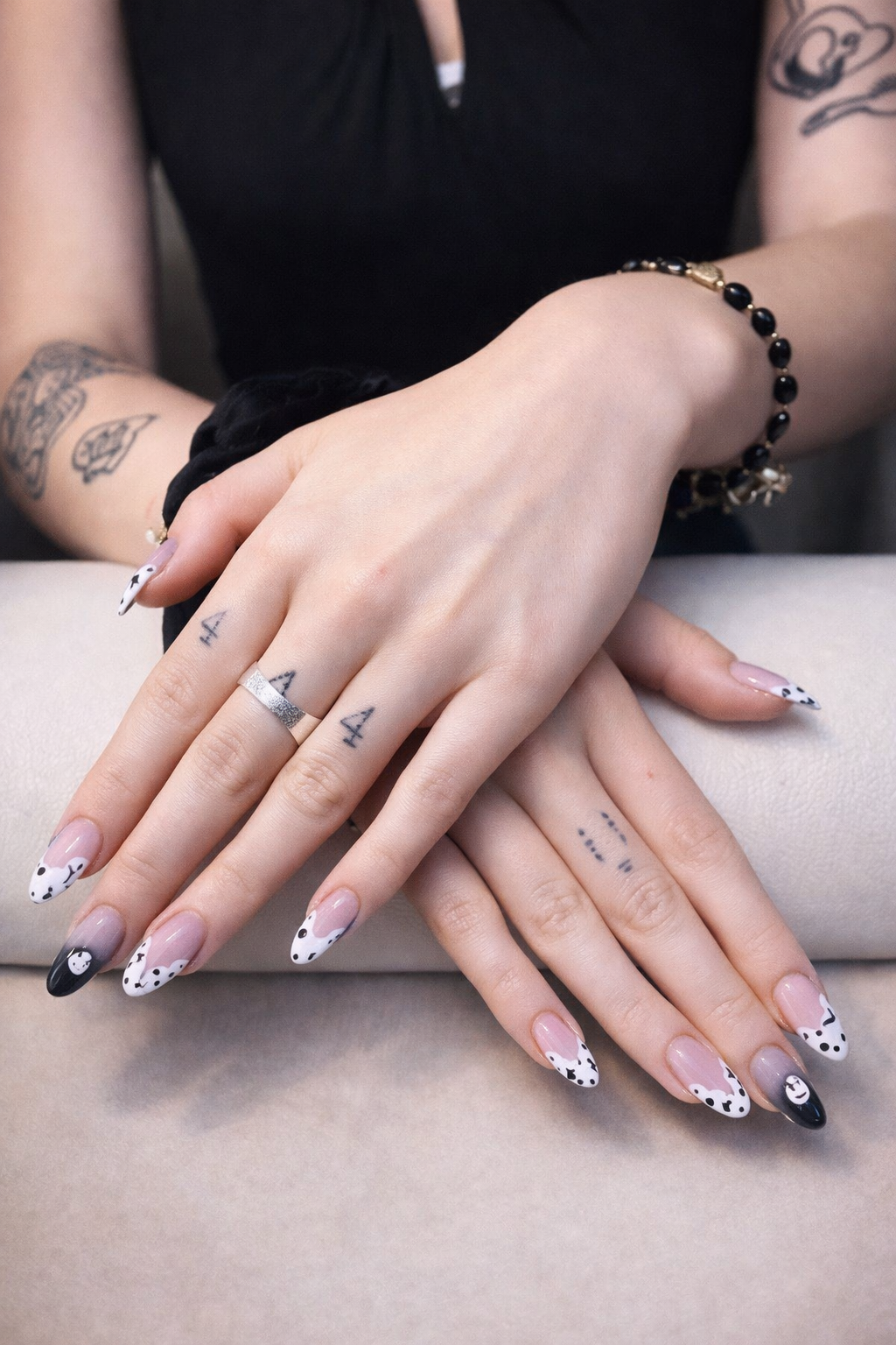 Nail art graphique noir et blanc