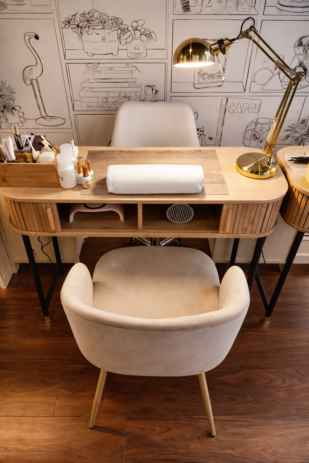 Poste de travail d'onglerie